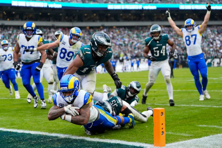 Rams rally from 10 points down in 4th quarter to beat Eagles 24-20